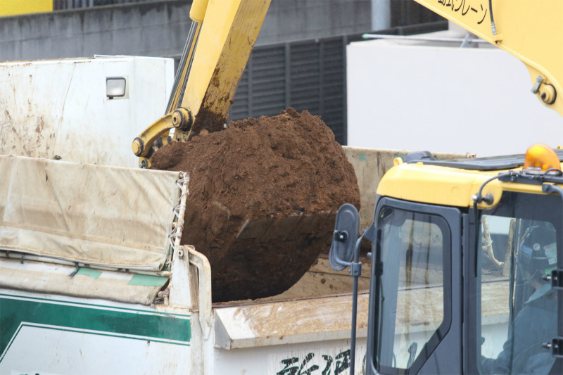 残土運びだし作業