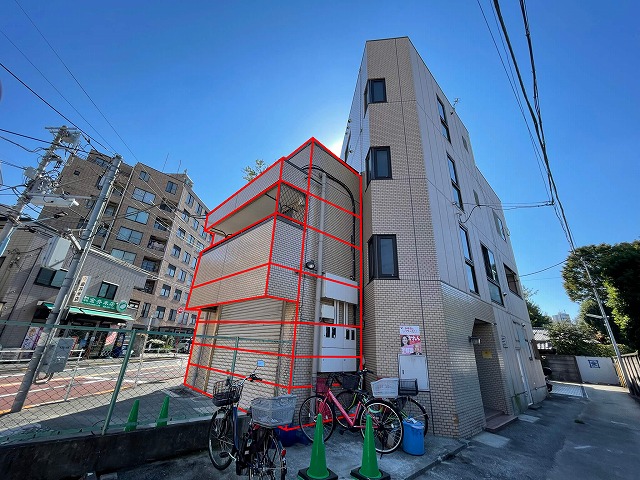 マンション入り口側(現在)